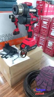 فرد تسليك صحي يعمل على البطارية